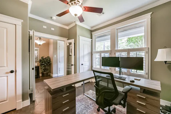 $608,000 | 240 East Woodland Street, Houston, TX 77009