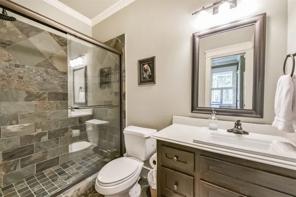 $608,000 | 240 East Woodland Street, Houston, TX 77009