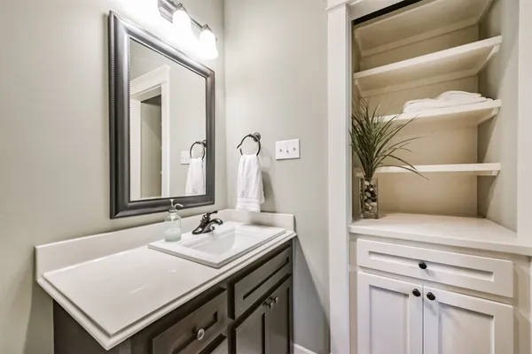 $608,000 | 240 East Woodland Street, Houston, TX 77009