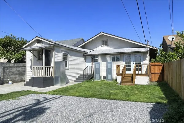 $1,800 | 1344 1/2 East 43rd Place, Los Angeles, CA 90011