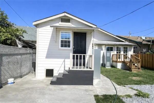 $1,800 | 1344 1/2 East 43rd Place, Los Angeles, CA 90011