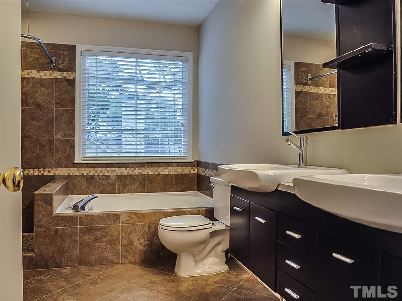 5813 Edgebury Road Raleigh, NC 27613 - Photo 4 of 21 a bathroom with a toilet a sink and bathtub