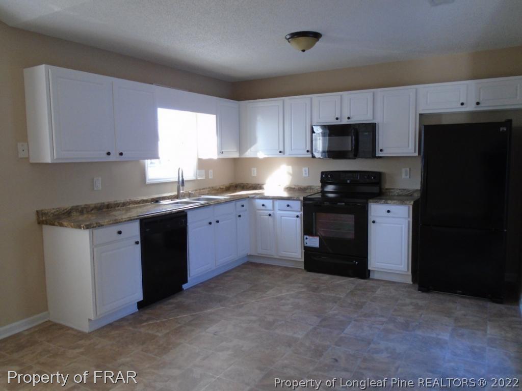 3852 Harden Road Hope Mills, NC 28348 - Photo 7 of 32 Gallery Image 7