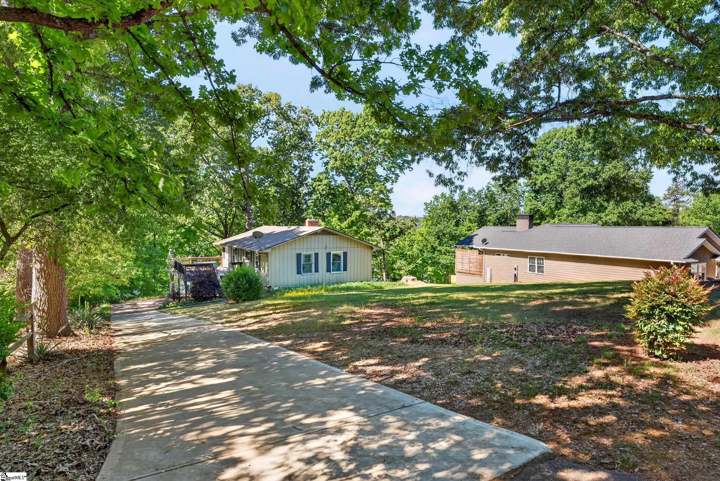 245 Perry Circle Townville, SC 29689 - Photo 2 of 42