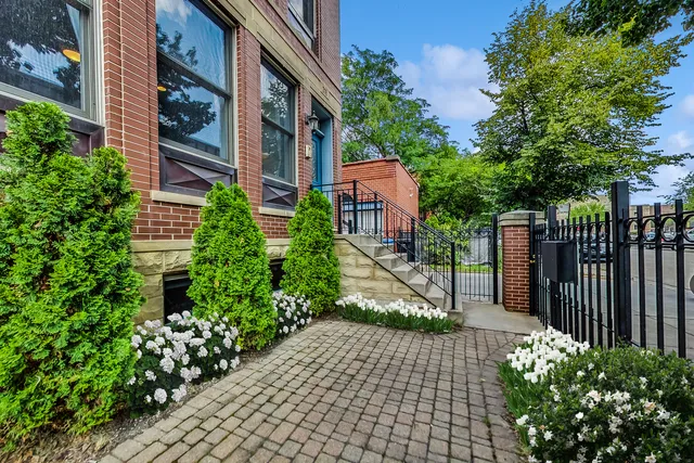 $499,000 | 218 South Laflin Street, Unit 101, Chicago, IL 60607