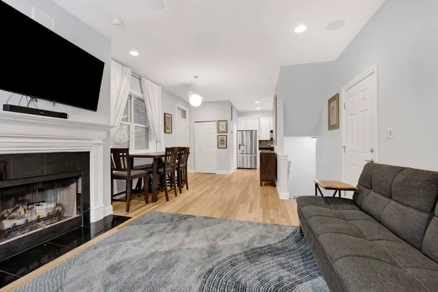 $499,000 | 218 South Laflin Street, Unit 101, Chicago, IL 60607