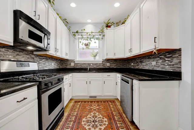 $499,000 | 218 South Laflin Street, Unit 101, Chicago, IL 60607