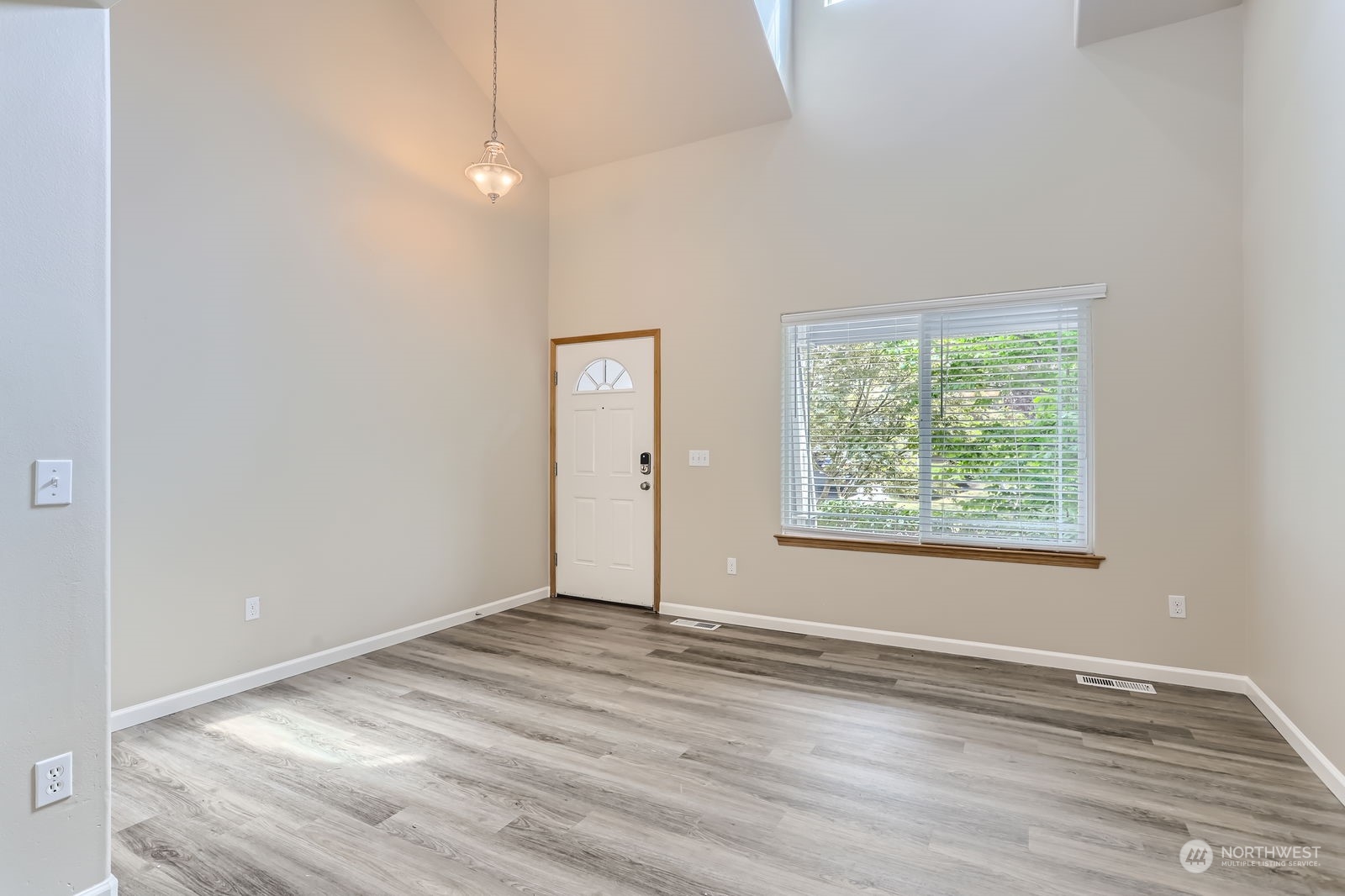 825 183rd Place Southeast Bothell, WA 98012 - Photo 4 of 26