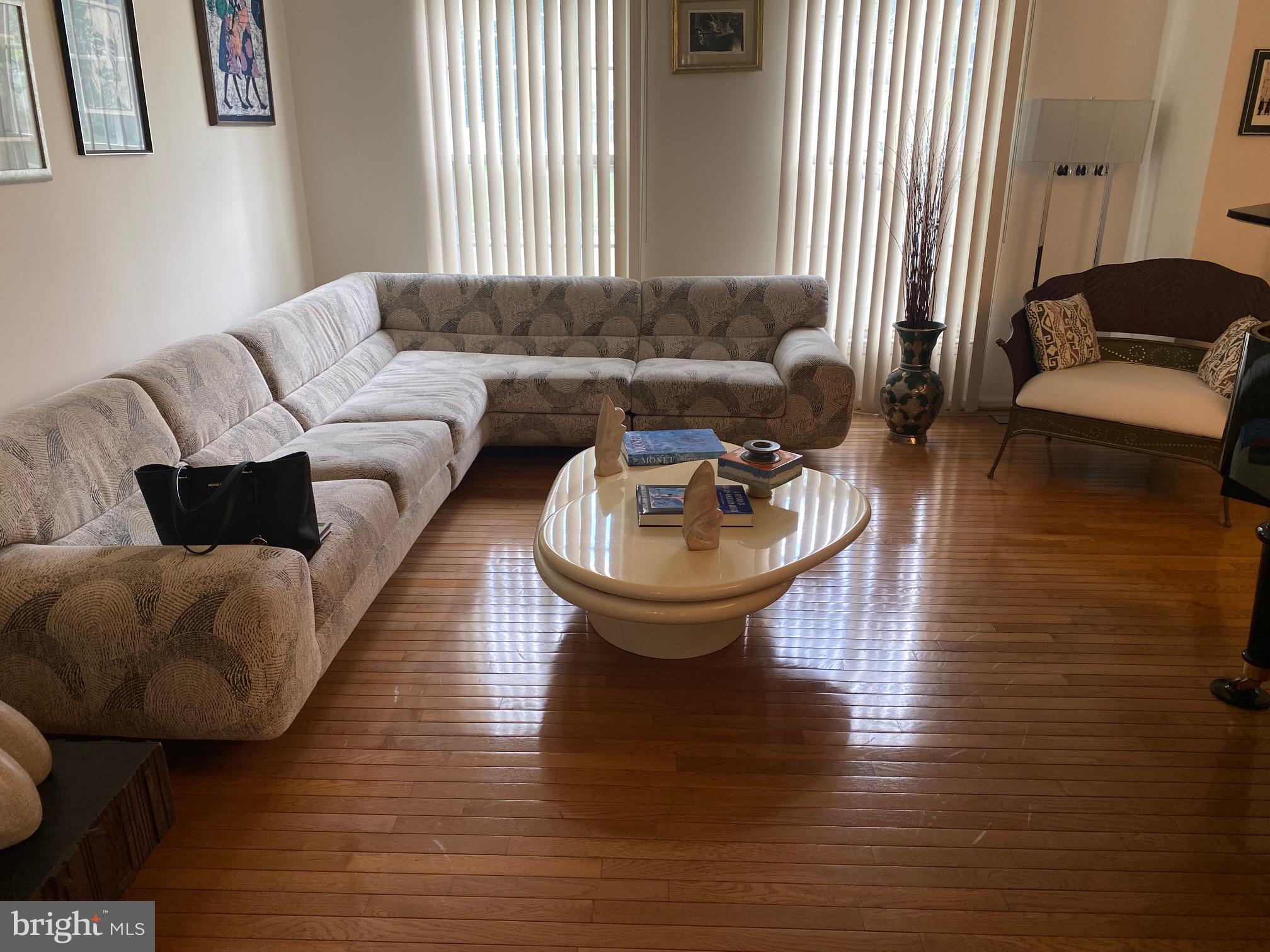 9437 Joleon Road Randallstown, MD 21133 - Photo 4 of 17 Living Room