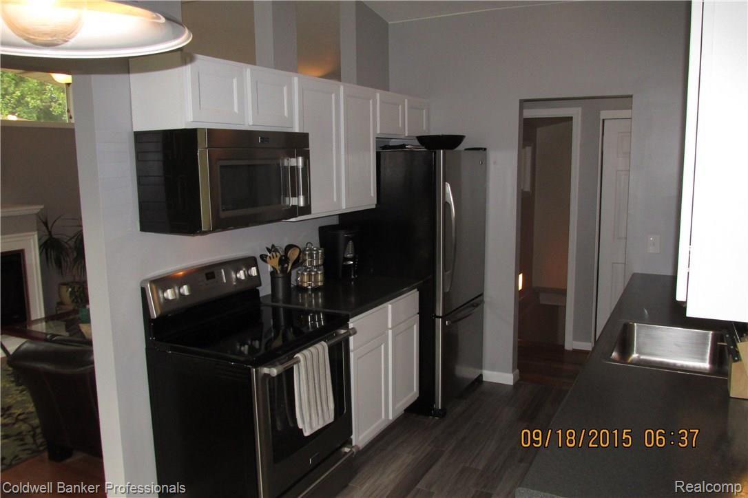 17241 Rougeway Street Livonia, MI 48152 - Photo 9 of 32 IMG_2048 - Copy.JPG