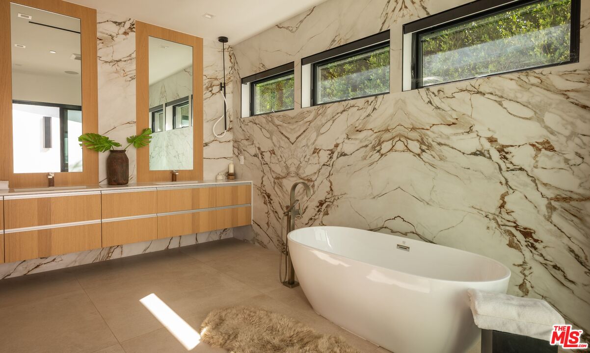 29800 Cuthbert Road Malibu, CA 90265 - Photo 12 of 24 Gallery Image 12
