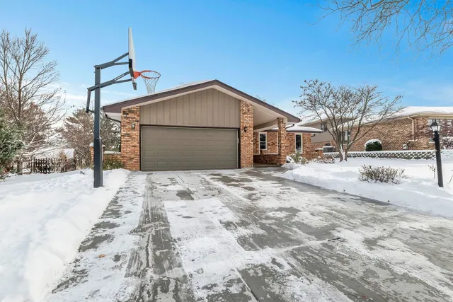 $589,900 | 66 Timberline Drive, Lemont, IL 60439