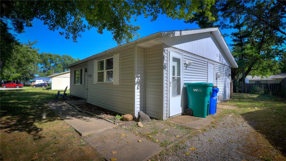 1963 Sir Richard Court Decatur, IL 62526 - Photo 4 of 8 Gallery Image 4