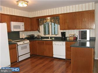 108 Dunns Cove Road Media, PA 19063 - Photo 5 of 12 Kitchen