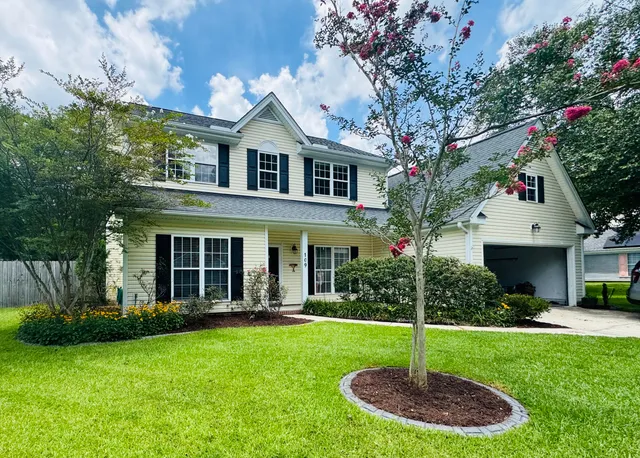 $389,900 | 109 Thomaston Avenue, Summerville, SC 29485