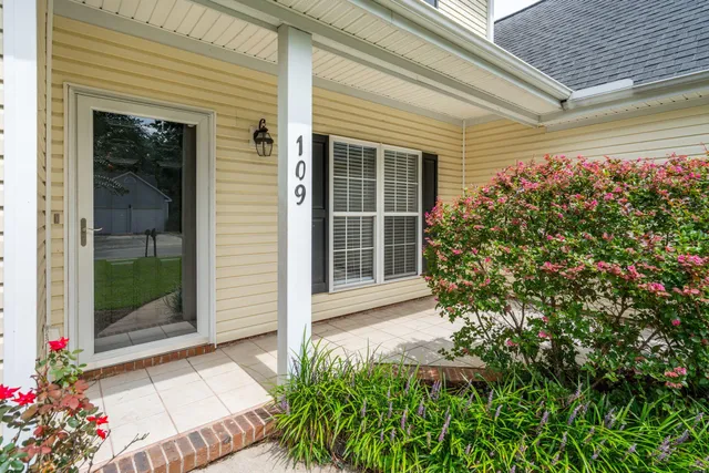 $389,900 | 109 Thomaston Avenue, Summerville, SC 29485