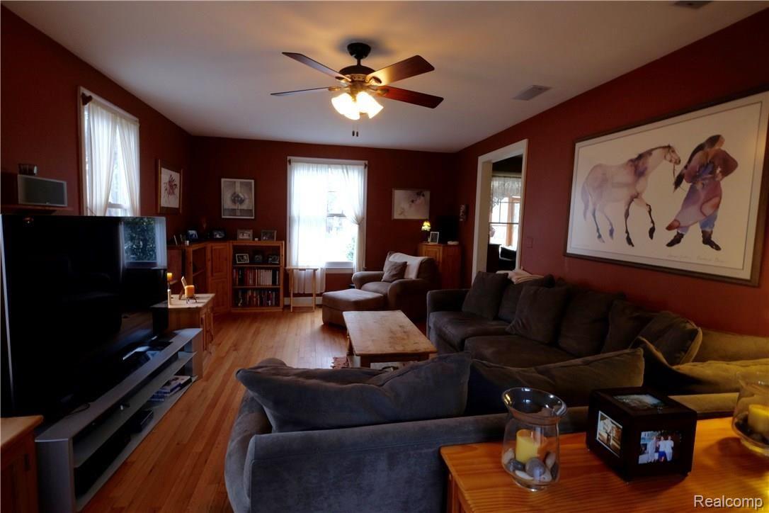 168 Moran Road Grosse Pointe, MI 48236 - Photo 17 of 37 DSCF4758.jpg