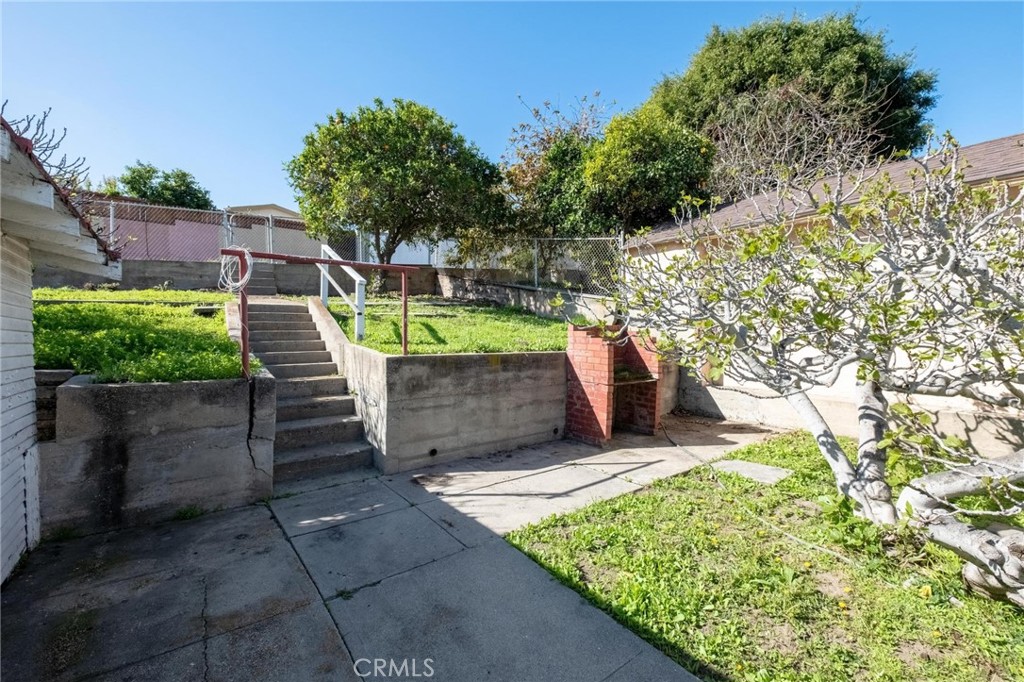 659 West 3rd Street San Pedro, CA 90731 - Photo 29 of 38 a view of a garden with an outdoor seating