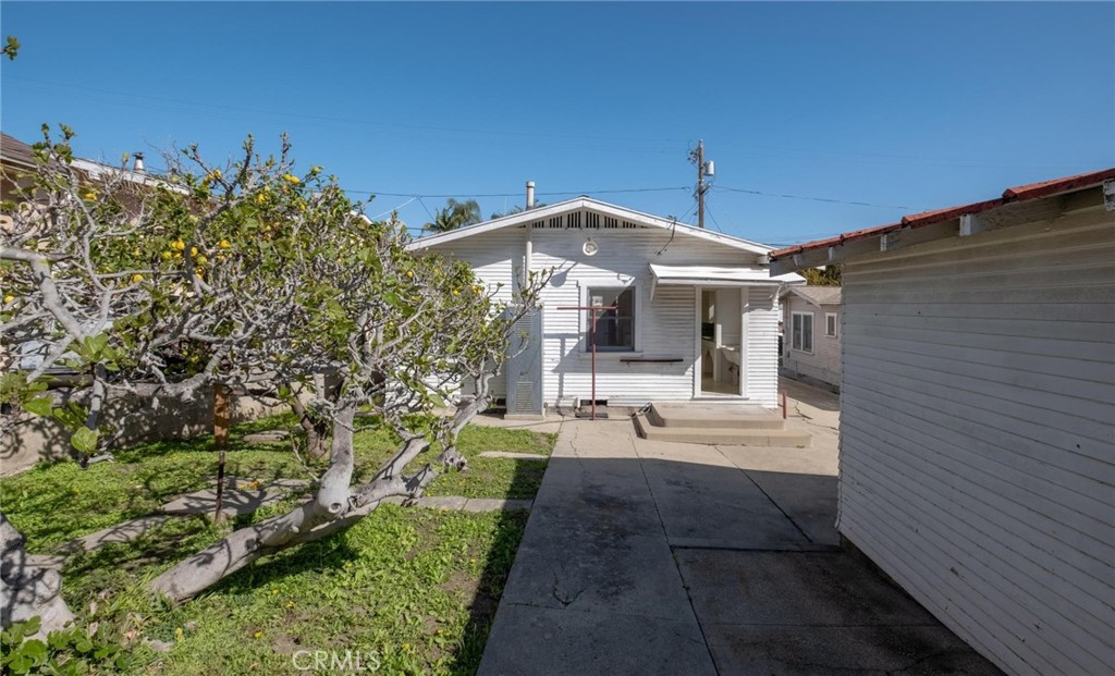 659 West 3rd Street San Pedro, CA 90731 - Photo 30 of 38 a view of a house with backyard and sitting area