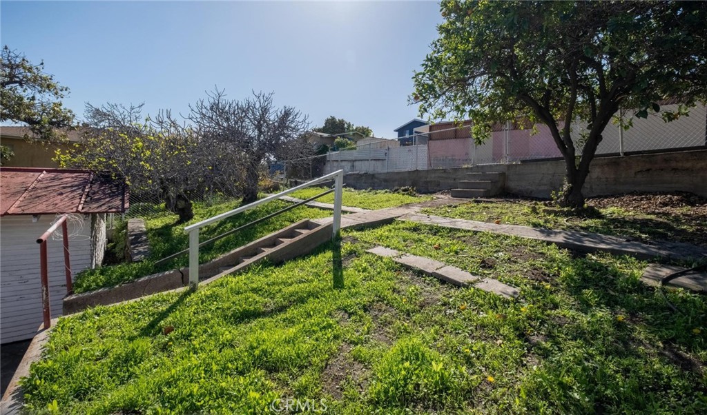 659 West 3rd Street San Pedro, CA 90731 - Photo 33 of 38 a backyard of a house with lots of green space