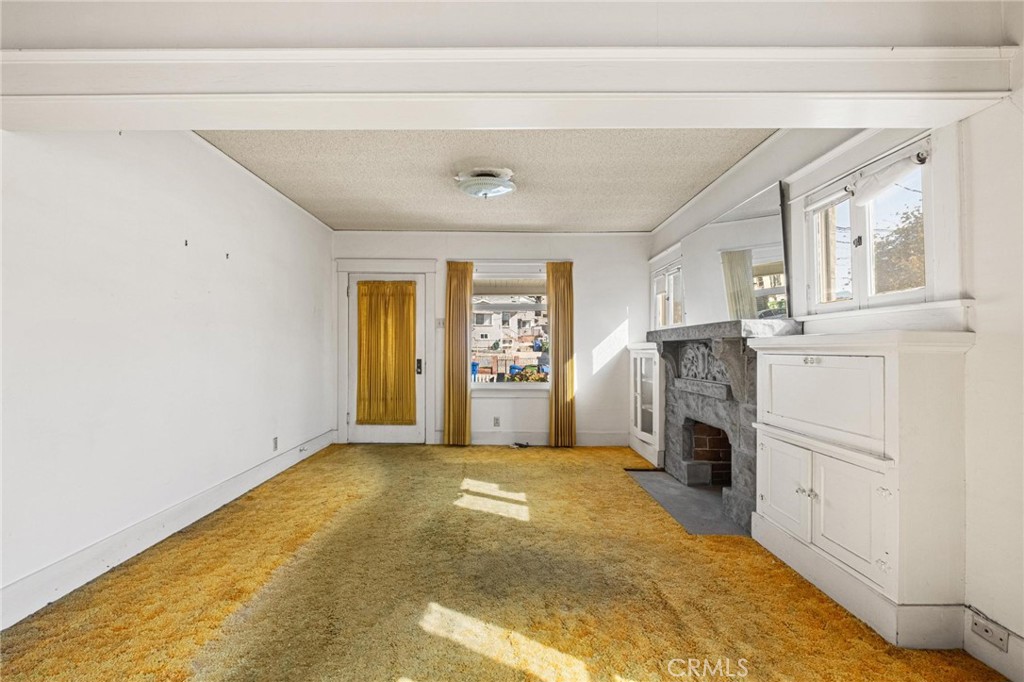 659 West 3rd Street San Pedro, CA 90731 - Photo 7 of 38 a view of livingroom with washer and dryer
