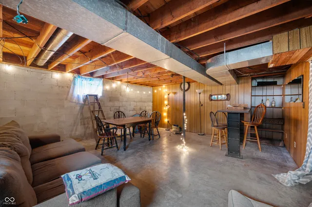 $205,900 | 11420 Highway 32, Yorktown, IN 47396