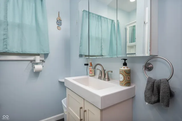 $205,900 | 11420 Highway 32, Yorktown, IN 47396