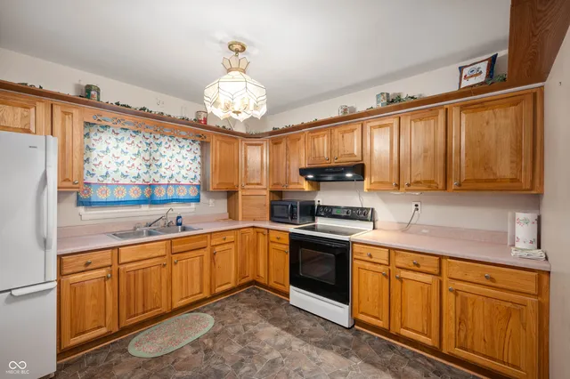 $205,900 | 11420 Highway 32, Yorktown, IN 47396