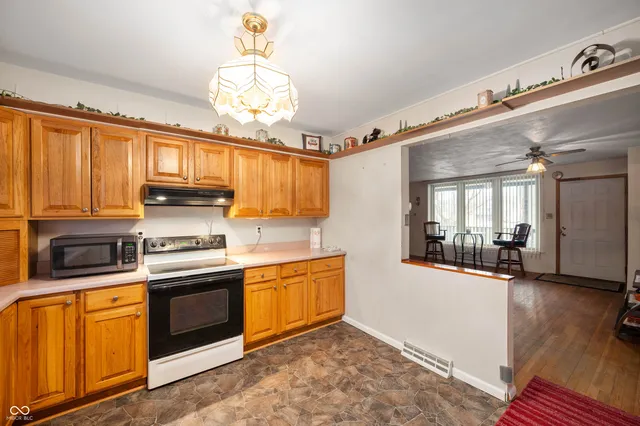 $205,900 | 11420 Highway 32, Yorktown, IN 47396