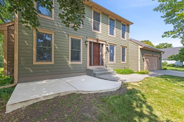 $562,000 | 4659 Allendale Drive, St. Paul, MN 55127