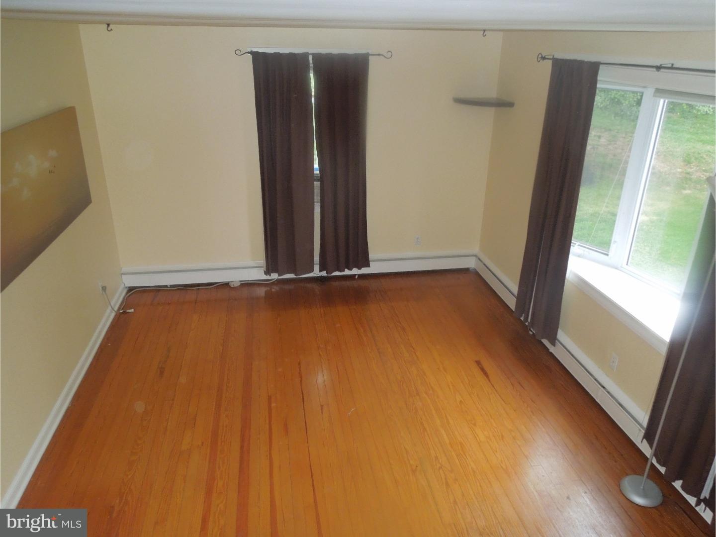 3911 Concord Road Aston, PA 19014 - Photo 2 of 14 Living Room