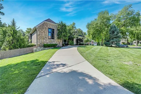 $750,000 | 5005 West 131st Street, Leawood, KS 66209