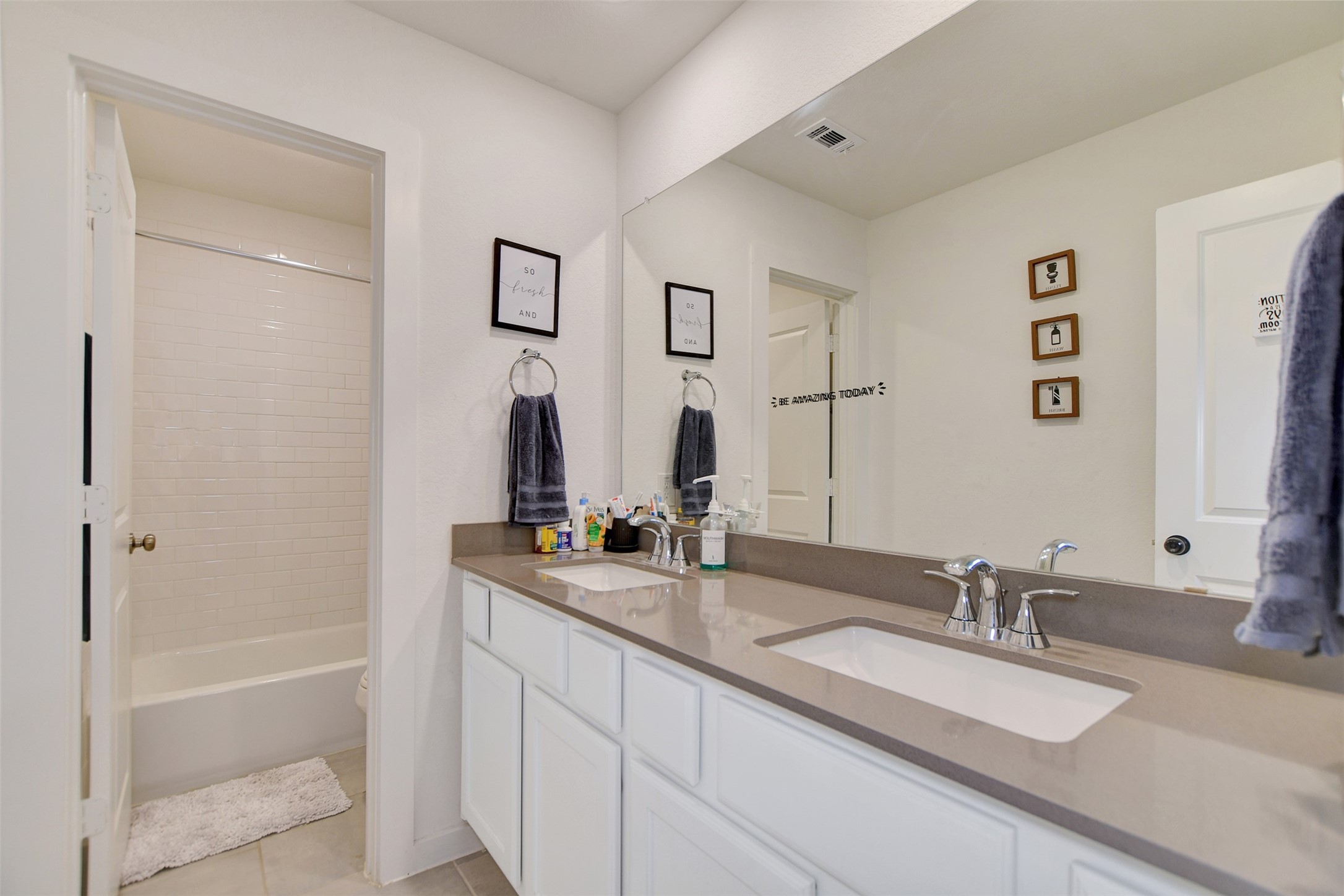 4114 Watson Drive Rosharon, TX 77583 - Photo 15 of 23 Upstairs Full Bathroom