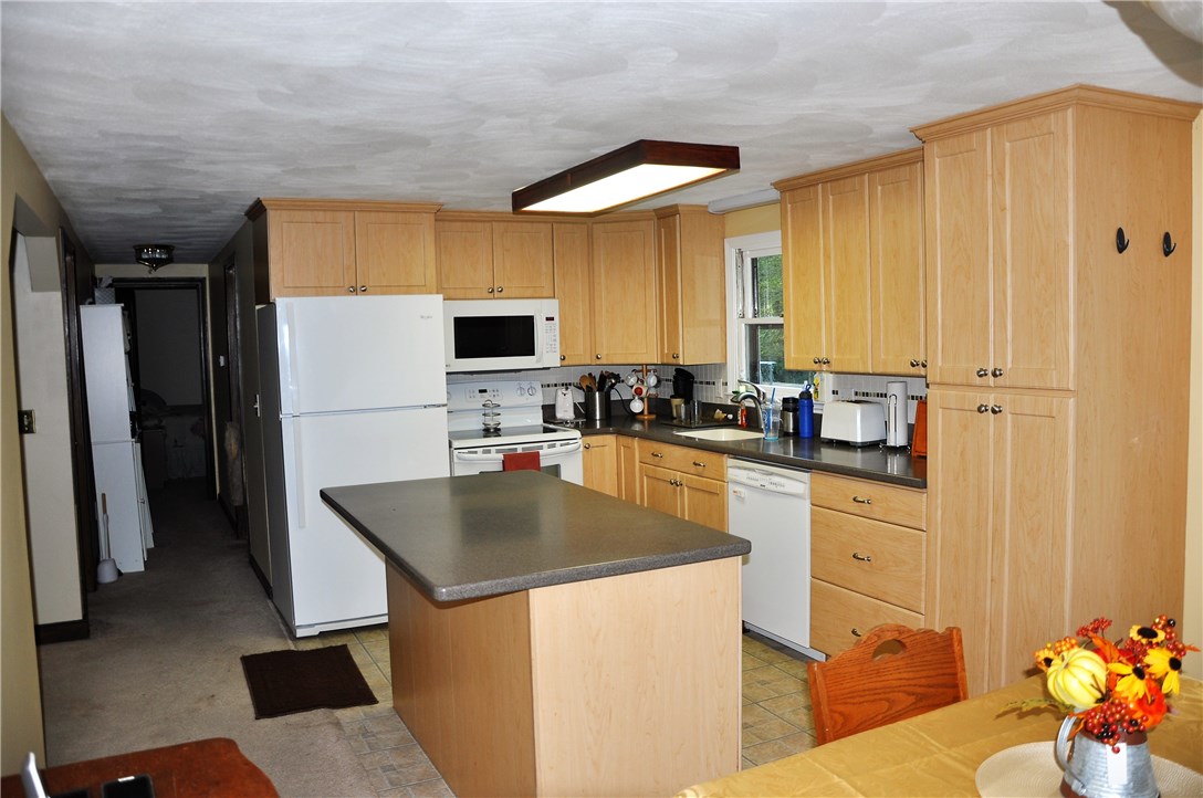 1061 Sisson Road Coventry, RI 02827 - Photo 3 of 11