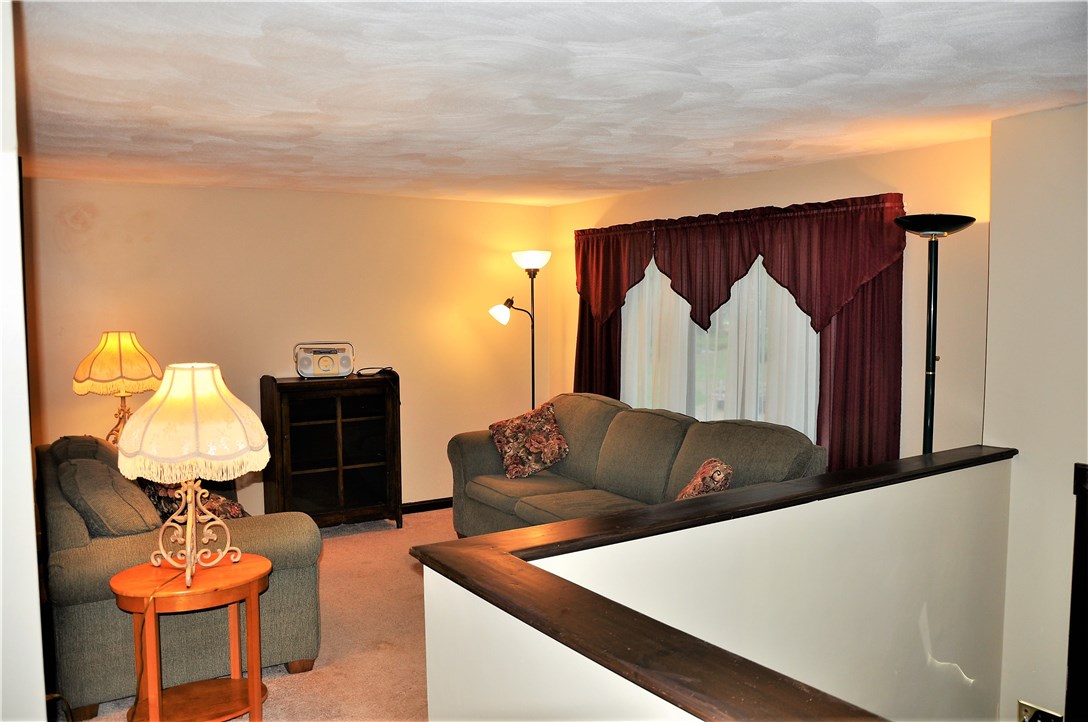 1061 Sisson Road Coventry, RI 02827 - Photo 4 of 11