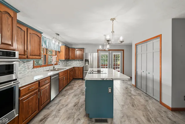 $999,900 | 6813 East Co Road 200 North, Greensburg, IN 47240