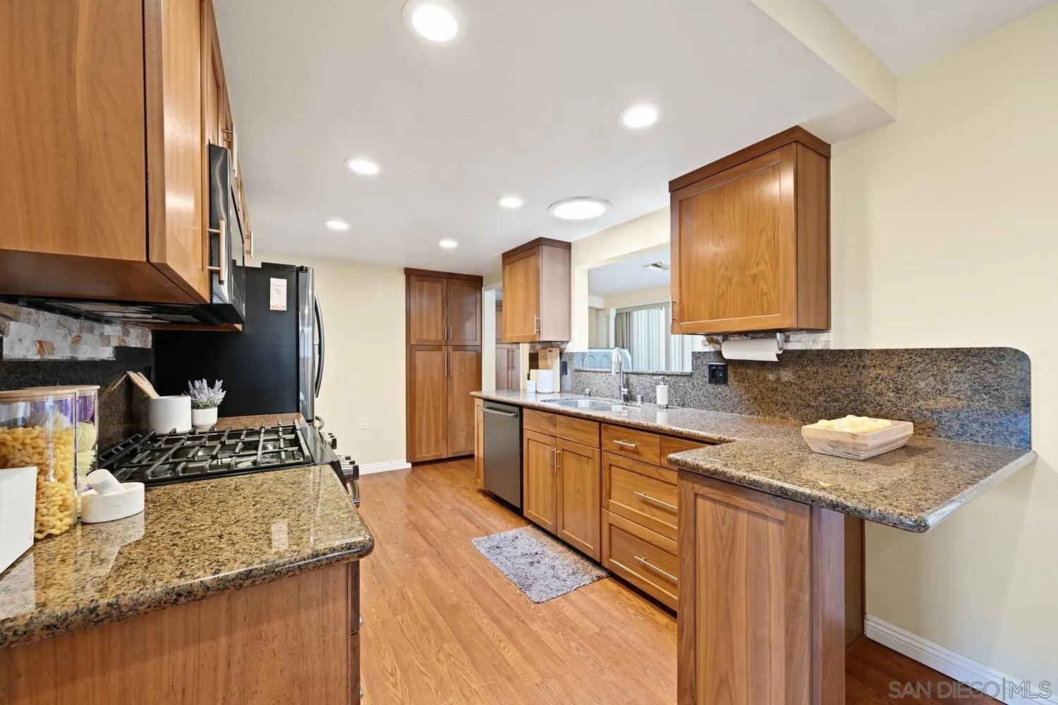 12061 Callado Road San Diego, CA 92128 - Photo 9 of 51 Kitchen