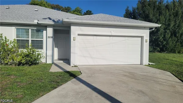 $1,800 | 3208 Southwest 17th Place, Cape Coral, FL 33914