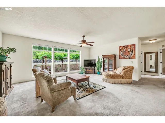 $669,000 | 453 Riverwood Lane, Oakland, OR 97462