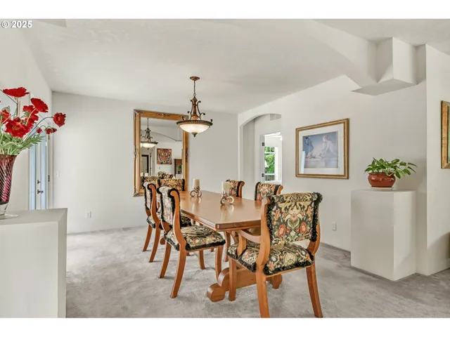 $669,000 | 453 Riverwood Lane, Oakland, OR 97462