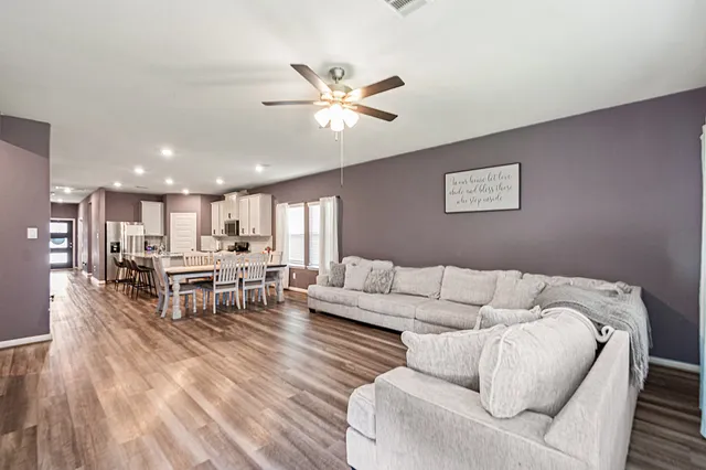 $360,000 | 2715 Fairfield Landing Lane, Pearland, TX 77089