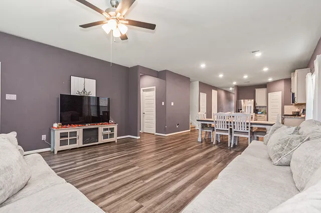 $360,000 | 2715 Fairfield Landing Lane, Pearland, TX 77089