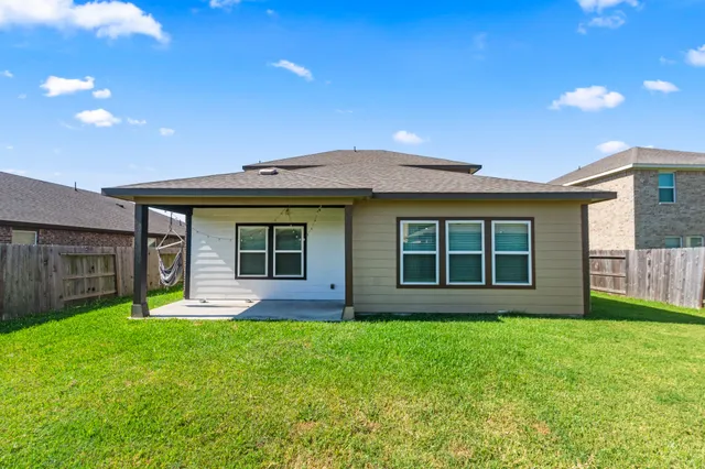 $360,000 | 2715 Fairfield Landing Lane, Pearland, TX 77089