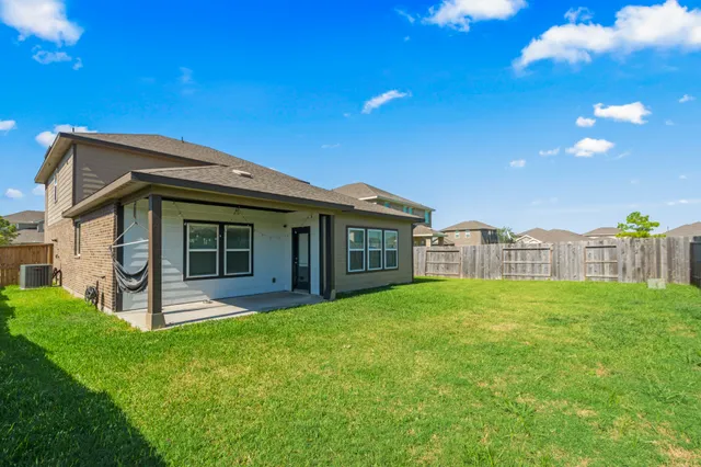 $360,000 | 2715 Fairfield Landing Lane, Pearland, TX 77089