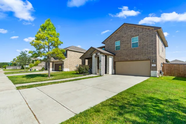 $360,000 | 2715 Fairfield Landing Lane, Pearland, TX 77089
