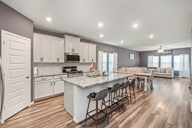 $360,000 | 2715 Fairfield Landing Lane, Pearland, TX 77089