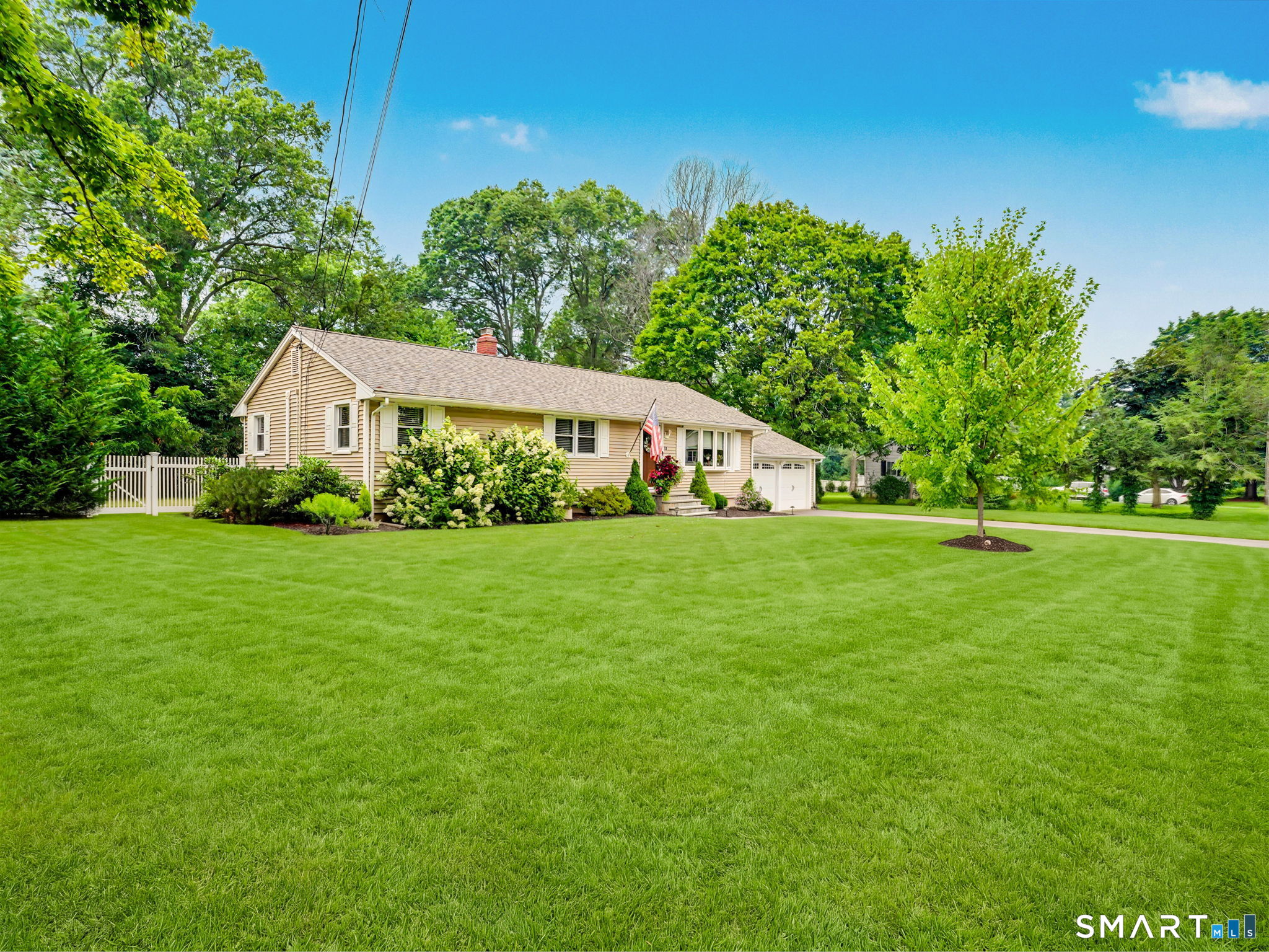 10 MacArthur Road Trumbull, CT 06611 - Photo 1 of 14 Gallery Image 1