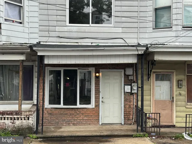 a view of the entrance of the building