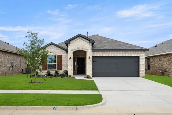 $299,900 | 405 Choctaw Drive, Cleburne, TX 76033