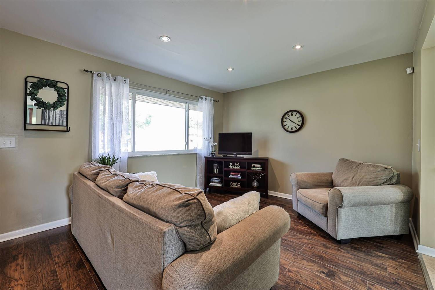 11654 Hanover Road Forest Park, OH 45240 - Photo 4 of 26 Gallery Image 4